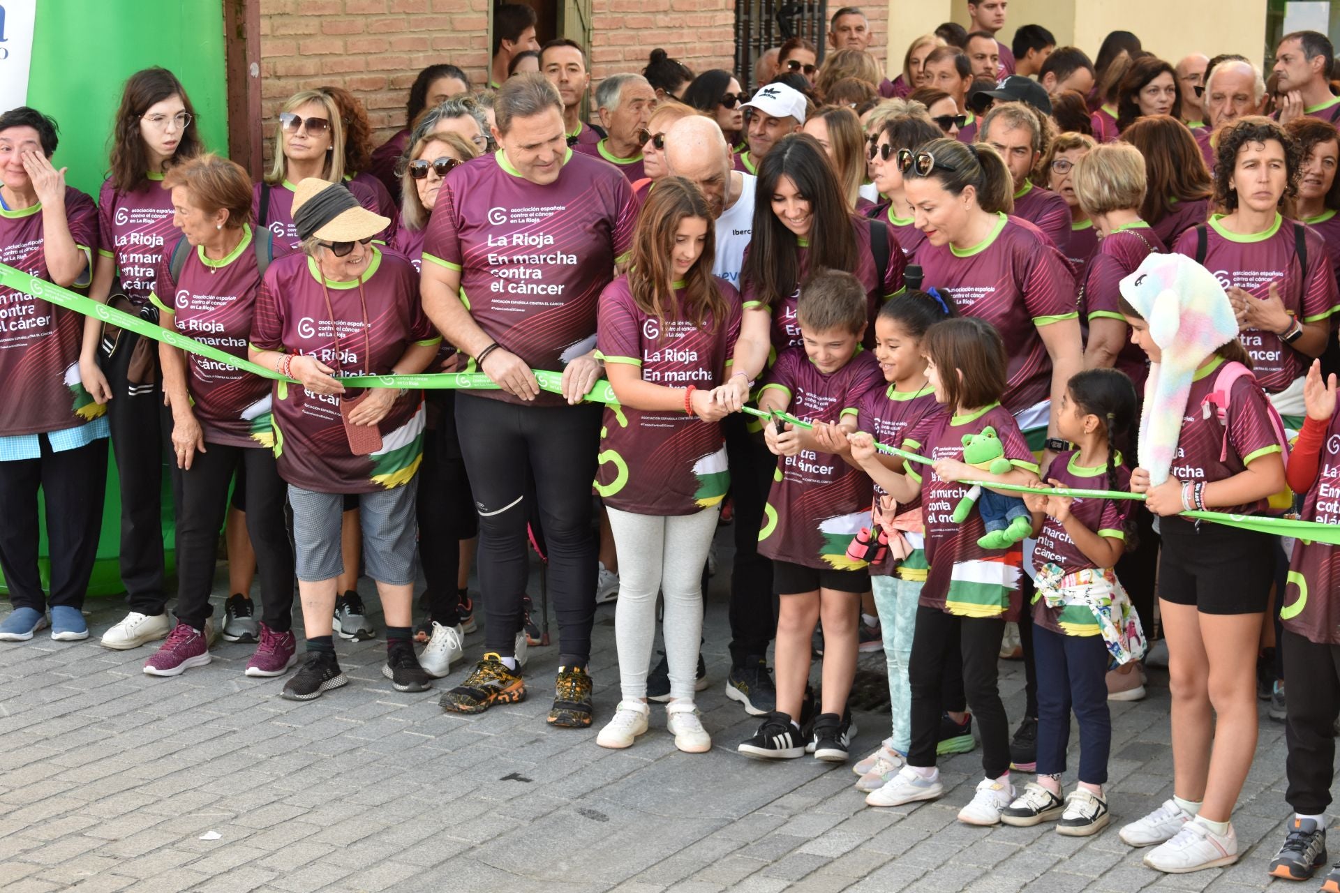 La segunda edición de la marcha contra el cáncer de Igea