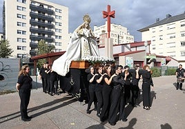 El paso de la Virgen del Rosario ha recorrido las calles de Cascajos.