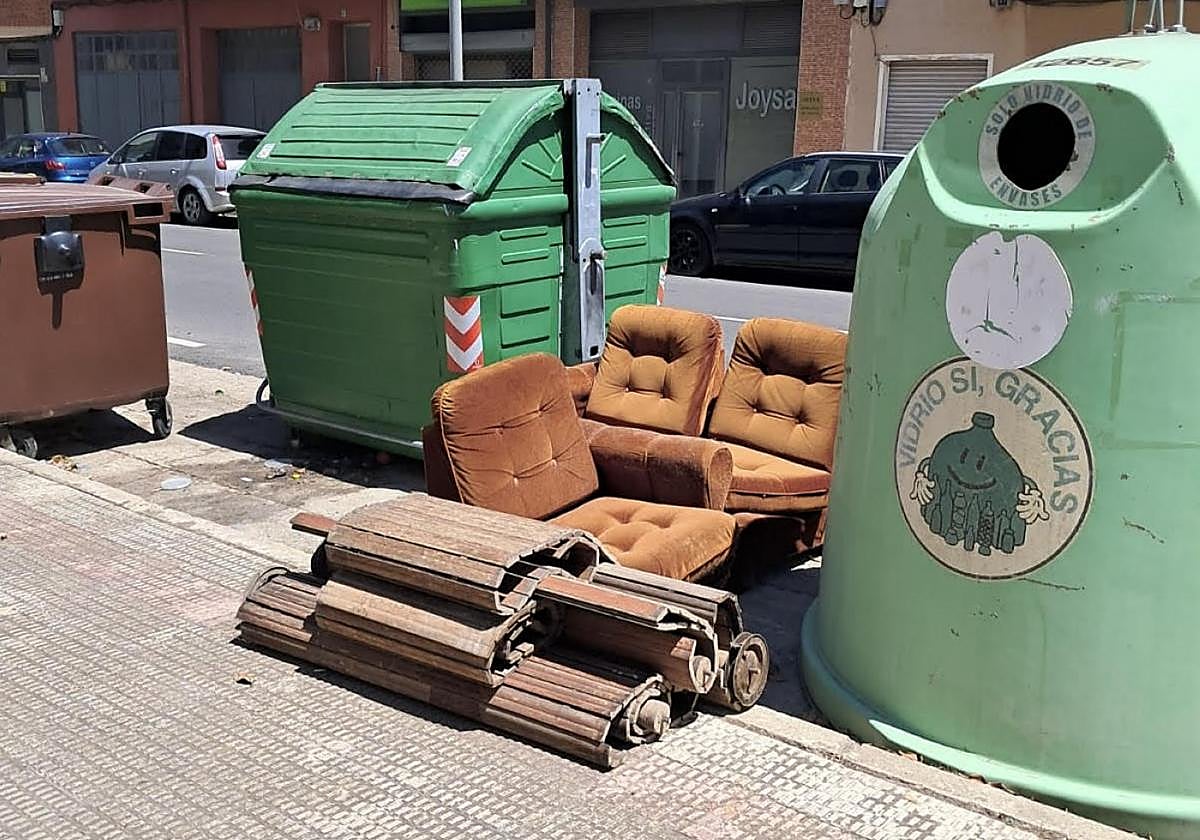 Voluminosos en la calle, imagen que se ha repetido todo el verano.