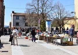 Rastro de la Asociación de Vecinos del Casco Antiguo de Calahorra en el rasillo de San Francisco.