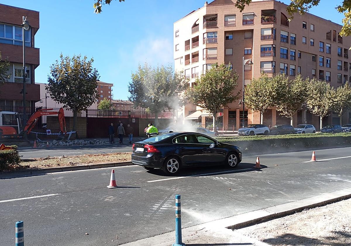 Obras de acondicionamiento de un nuevo paso de cebra en Duques de Nájera.