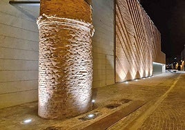 Exterior del auditorio municipal de Autol.