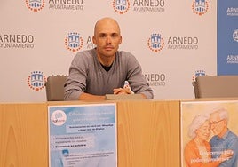 El concejal César Moreno presentó este jueves los dos talleres para mayores.