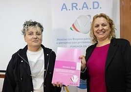 Montserrat Domínguez, presidenta de ARAD, y María Milagro, vicepresidenta y psicóloga, este jueves en la presentación de la memoria de la entidad del pasado año.
