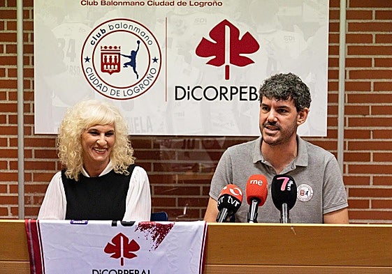 Olga Pérez, de Dicorpebal, sonríe junto a Juanjo Acobi, nuevo gerente del club franjivino.