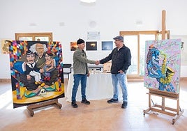 Juan José Rencoret y Reynerio Tamayo, en la sala de trabajo, exposiciones y usos múltiples de la ermita de Nuestra Señora de Villavieja.