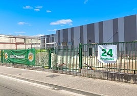 Mercadona ha colocado una lona anunciando la fecha de apertura en Villamediana.