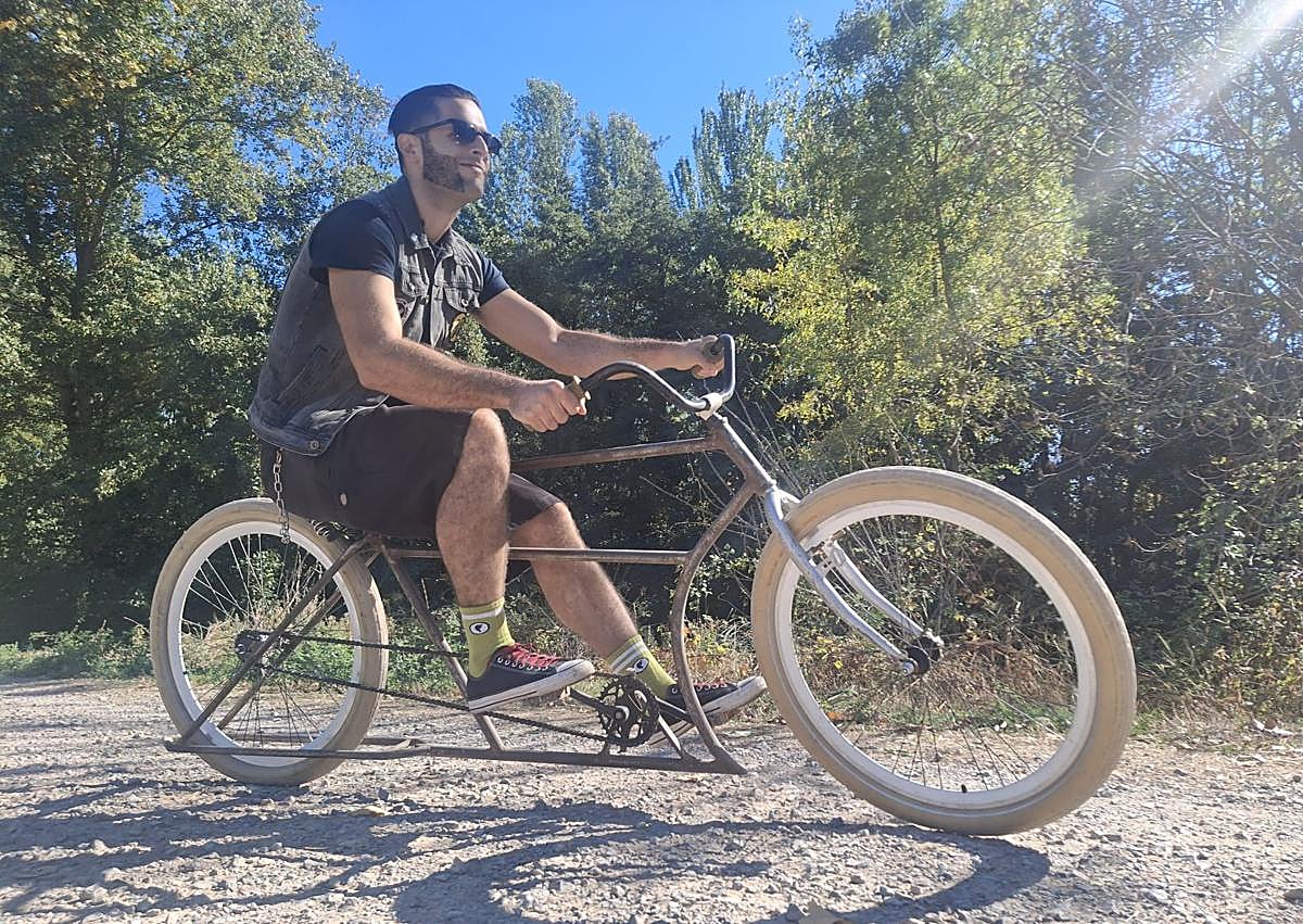 Imagen secundaria 1 - Diferentes participantes en 'Air of the River' con sus bicicletas personalizadas. 