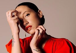 Celia BSoul abre el congreso con una performance de poemas, rap y electrónica.