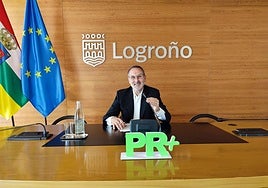 Rubén Antoñanzas en la sala de prensa del Ayuntamiento de Logroño.