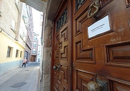 Cartel que informa del cierre del Museo de la Romanización.