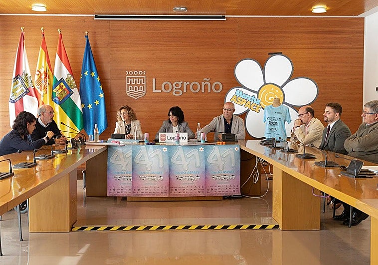 Representantes de Aspace-Rioja, Ayuntamiento de Logroño y patrocinadores, en la presentación de la 41ª Marcha.