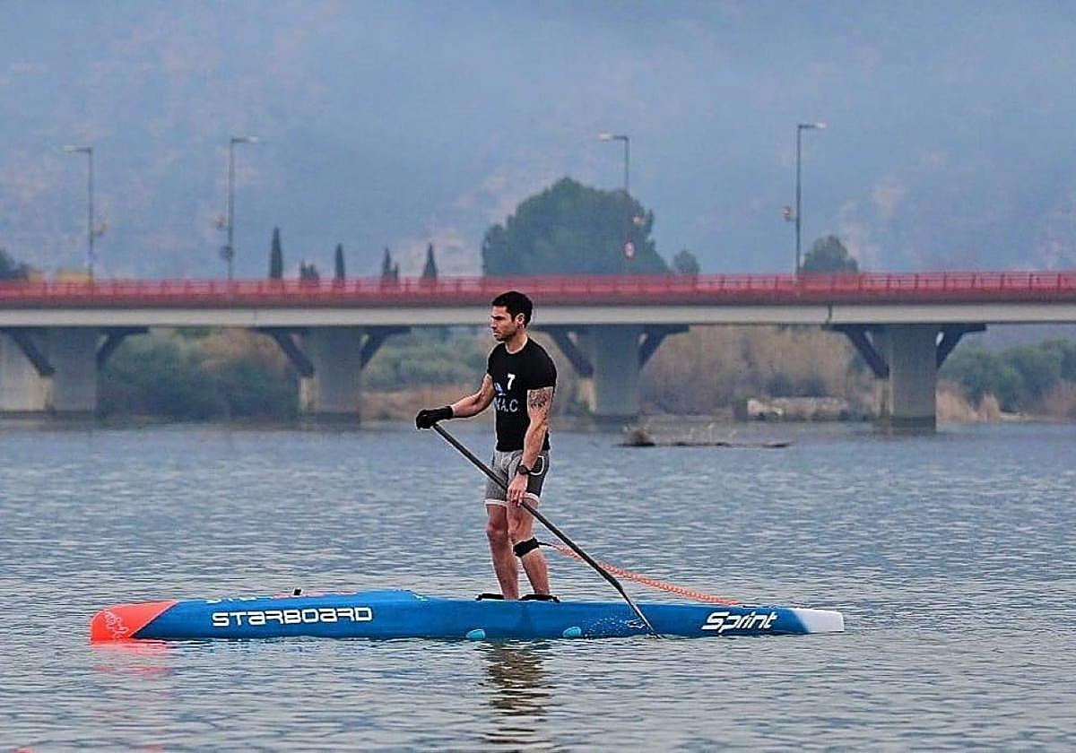 El arnedano, en uno de los entrenamientos en los que ha ido haciéndose camino en el paracanoe.