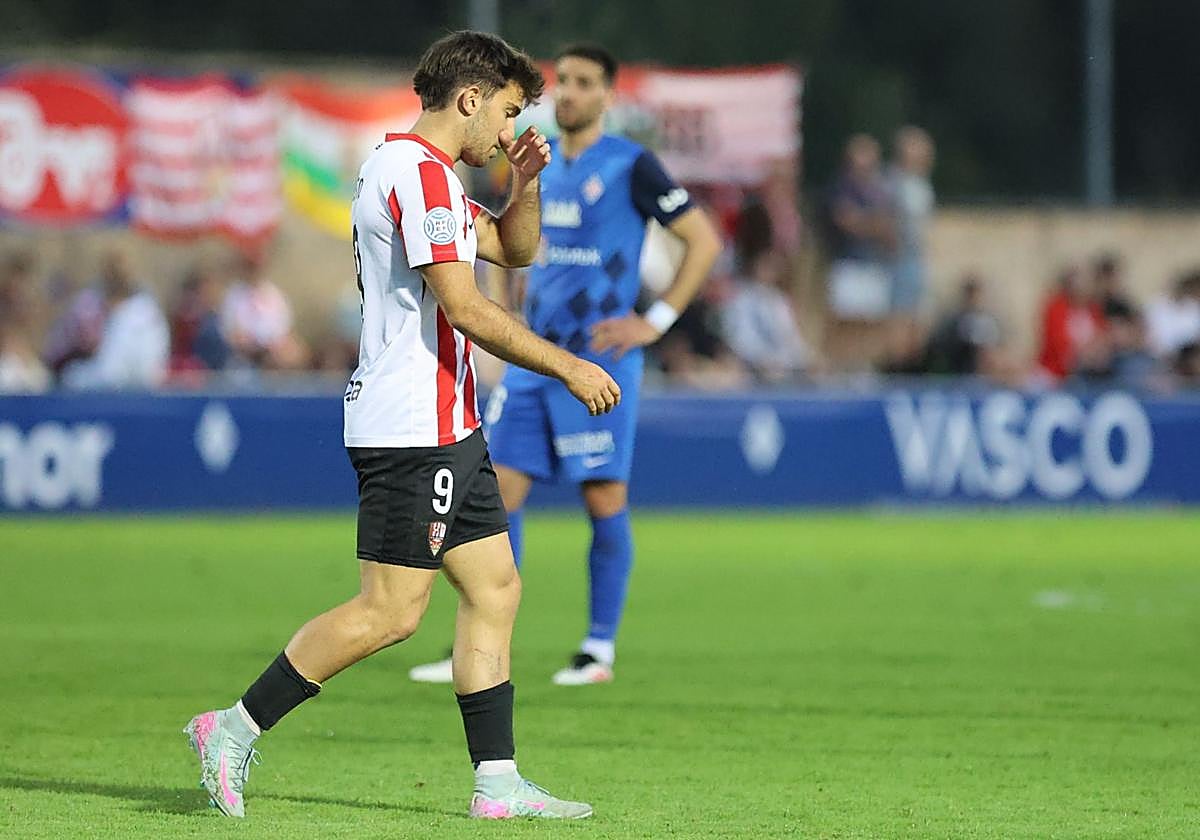 Berto Rosas se marcha de Urritxe expulsado.