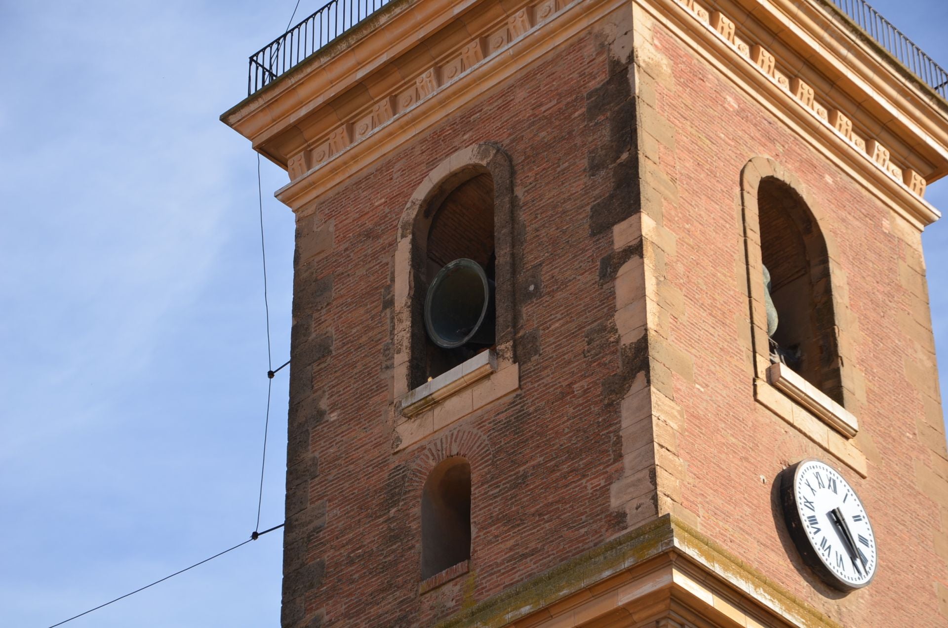 La visita a la torre de San Andrés y sus campanas, en imágenes
