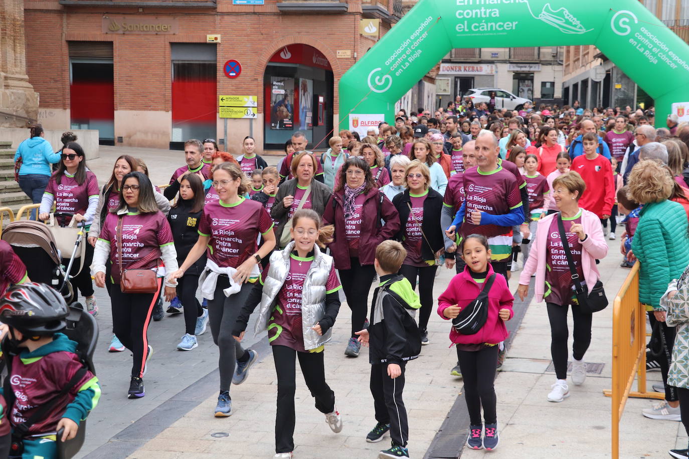 Las imágenes de la marcha contra el cáncer en Alfaro