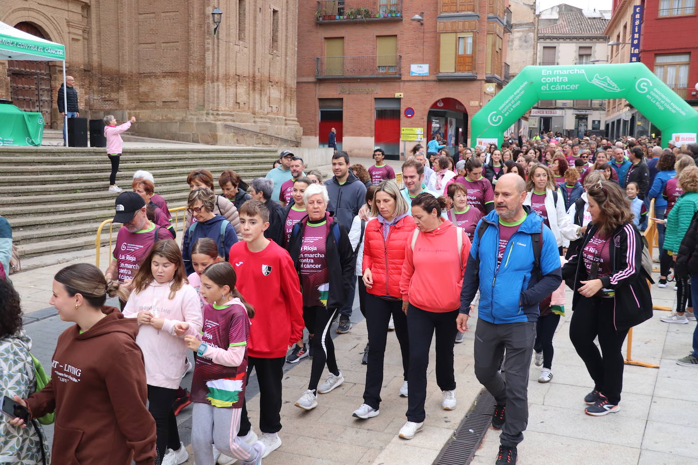 Las imágenes de la marcha contra el cáncer en Alfaro