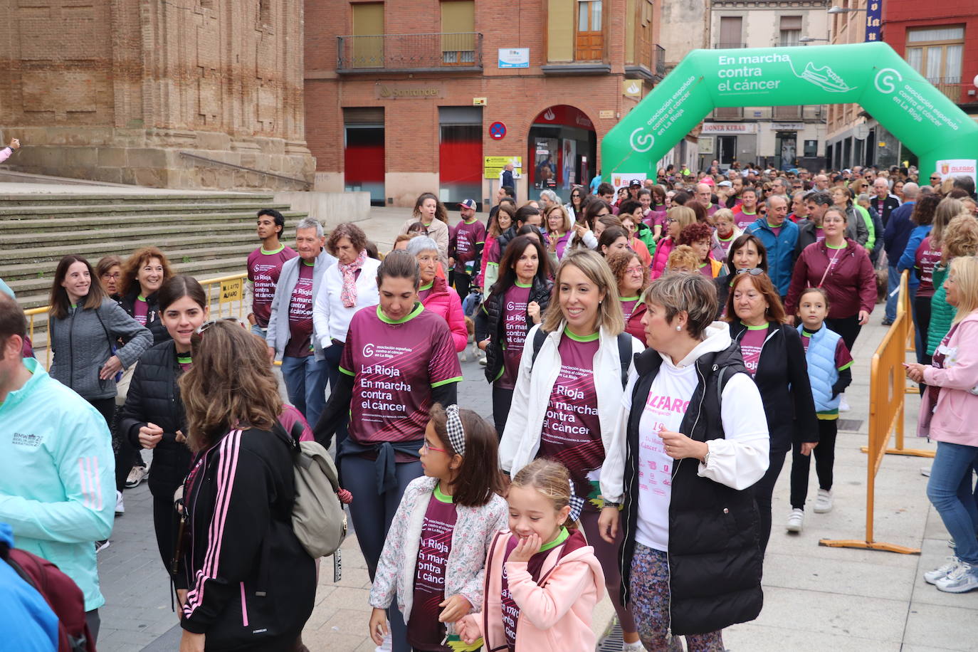 Las imágenes de la marcha contra el cáncer en Alfaro