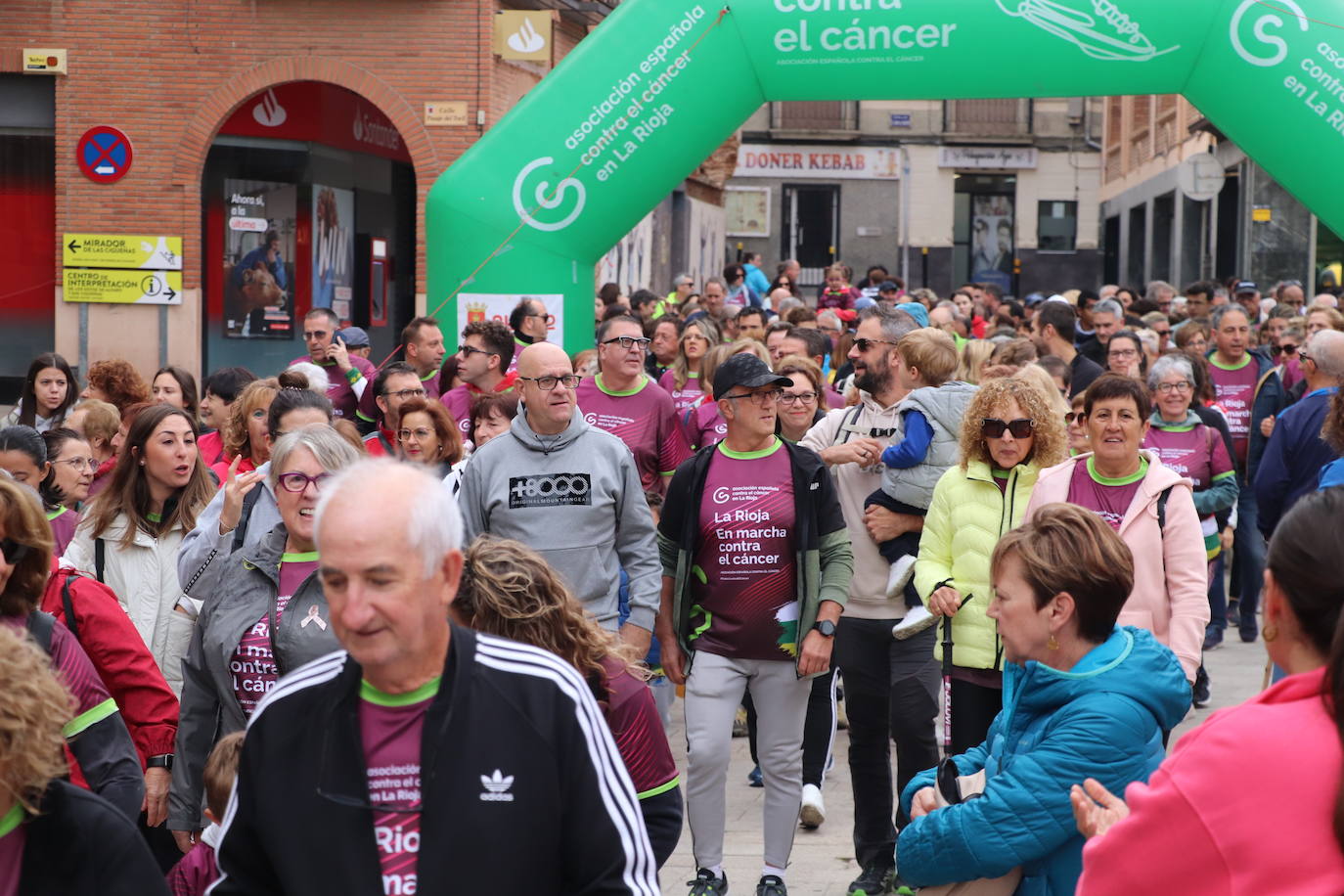 Las imágenes de la marcha contra el cáncer en Alfaro