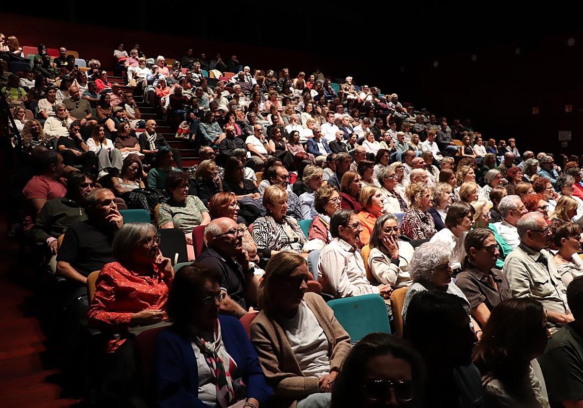 Público del Octubre Corto en el Teatro Cervantes de Arnedo durante la entrega del Premio Rafael Azcona el sábado a Maribel Verdú.