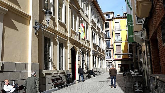 Imagen después - Una puerta engalanada para Alfonso XIII