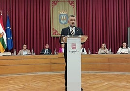 Conrado Escobar durante su discurso en la sesión inaugural del 'Debate'.