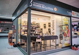 Puesto de venta de aceite de La Rioja Denominación de Origen Protegida, en el Mercado del Corregidor.