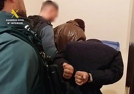 Detención de los dos presuntos autores.