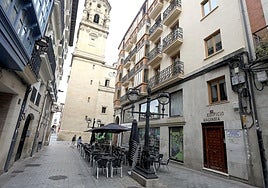 Edificio Malvasía, hasta ahora de oficinas, en el 16 de Marqués de Vallejo, en la esquina con Portales frente a La Redonda.
