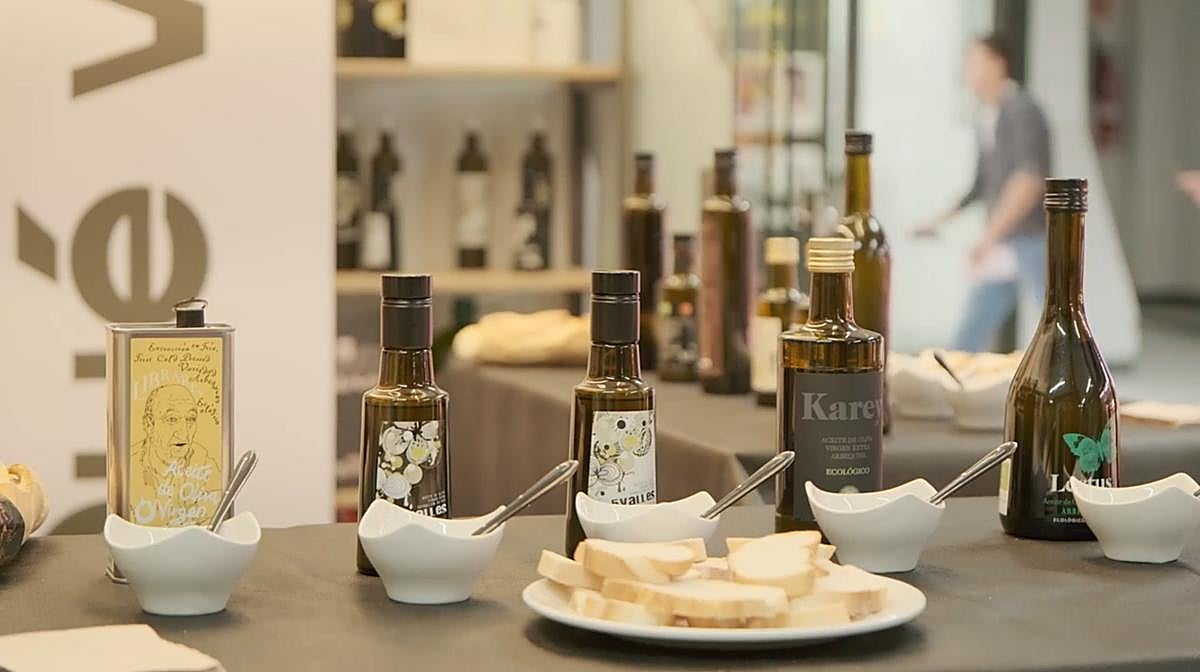 Se abre el primer puesto de venta exclusivo de Aceite de La DOP Rioja en el Mercado del Corregidor