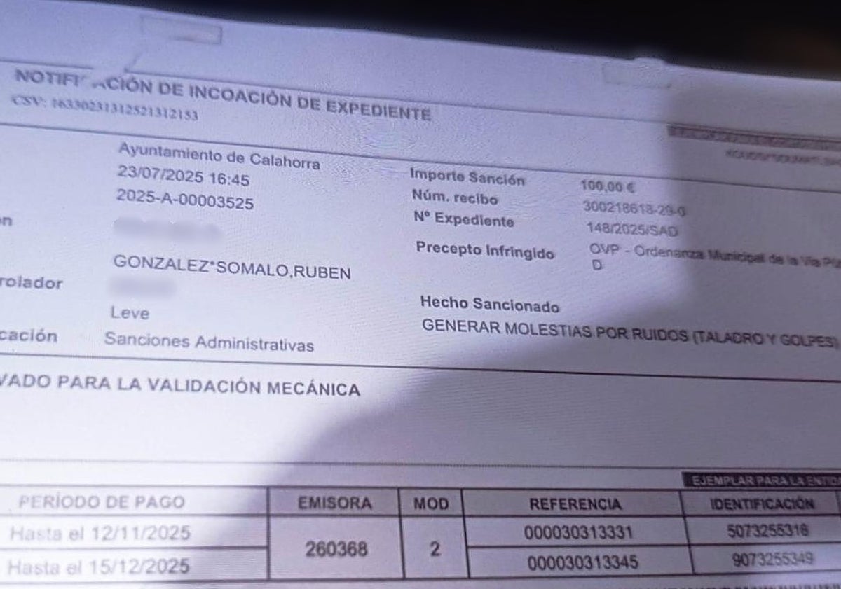Imagen principal - Multa por ruidos recibida por el vecino que colgó el cuadro de organizar herramientas y grietas en la casa del vecino de al lado (estos daños no se han producido por el uso del taladro el 23 de julio)