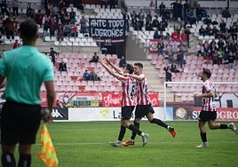 Los jugadores de la SDL celebran el gon ante el Alfaro.