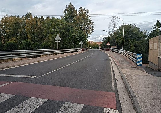 Tramo de la carretera LR-256, a su paso por Albelda de Iregua, que se verá cortado.