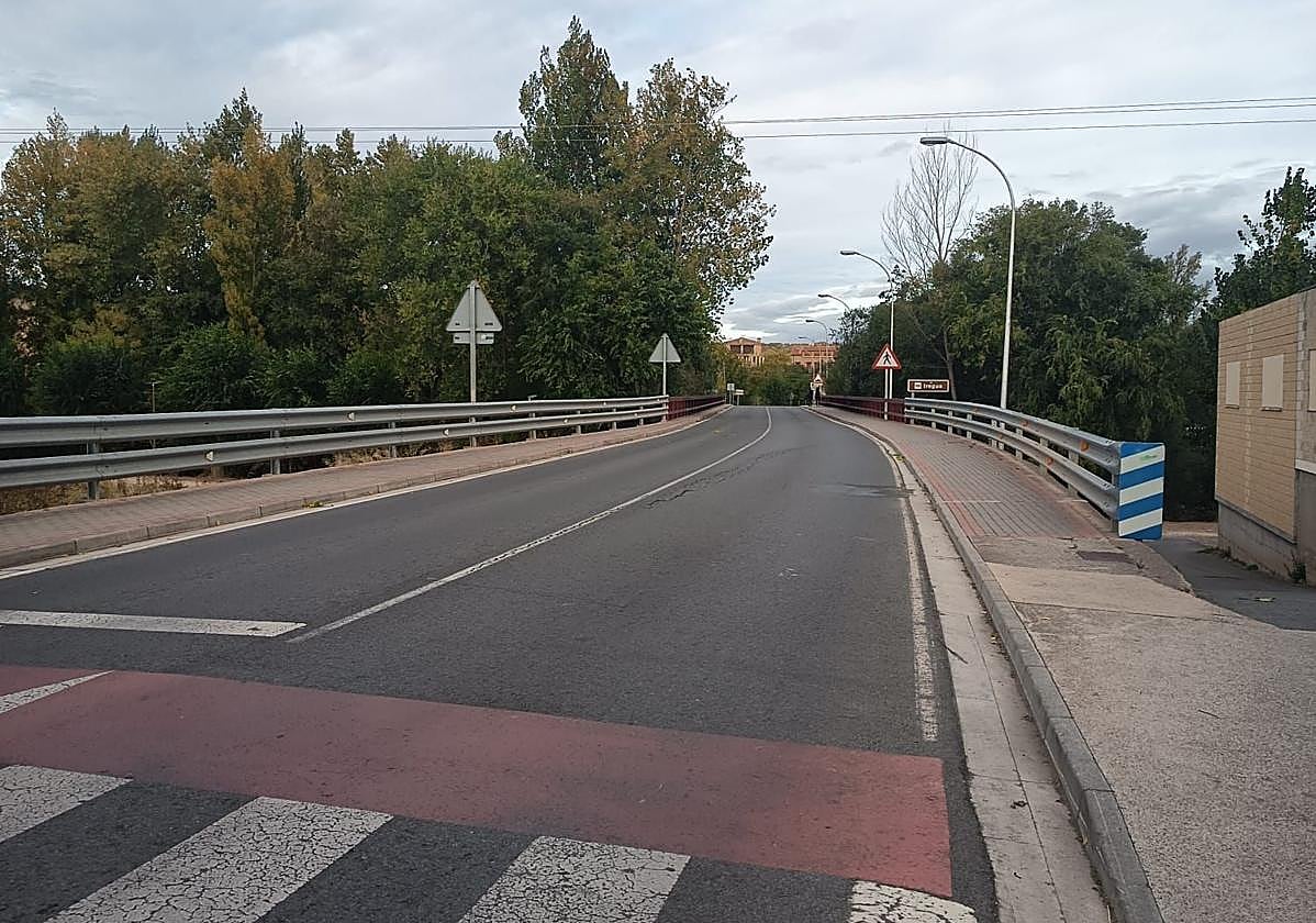 Tramo de la carretera LR-256, a su paso por Albelda de Iregua, que se verá cortado.