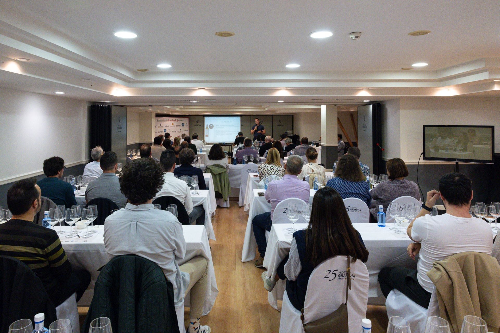 Las imágenes de la cata de Viticultores de Lapuebla