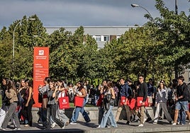Alumnos de la UR en el inicio de este curso.