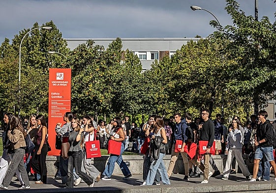 Alumnos de la UR en el inicio de este curso.