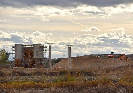 Obras de construcción de la variante ferroviaria de Rincón de Soto.