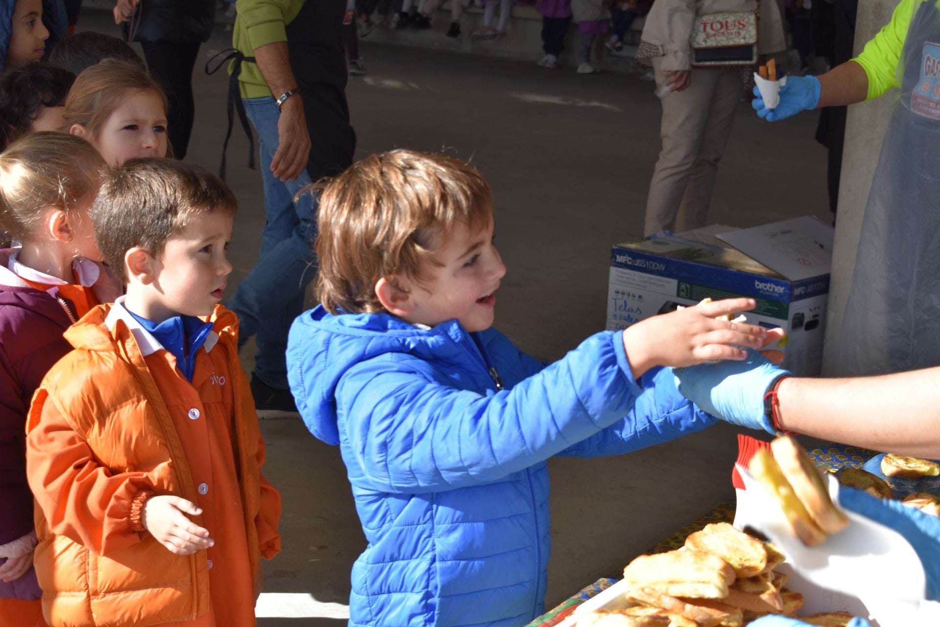 El CEO Villa de Autol reparte 3.000 &#039;pringadas&#039;