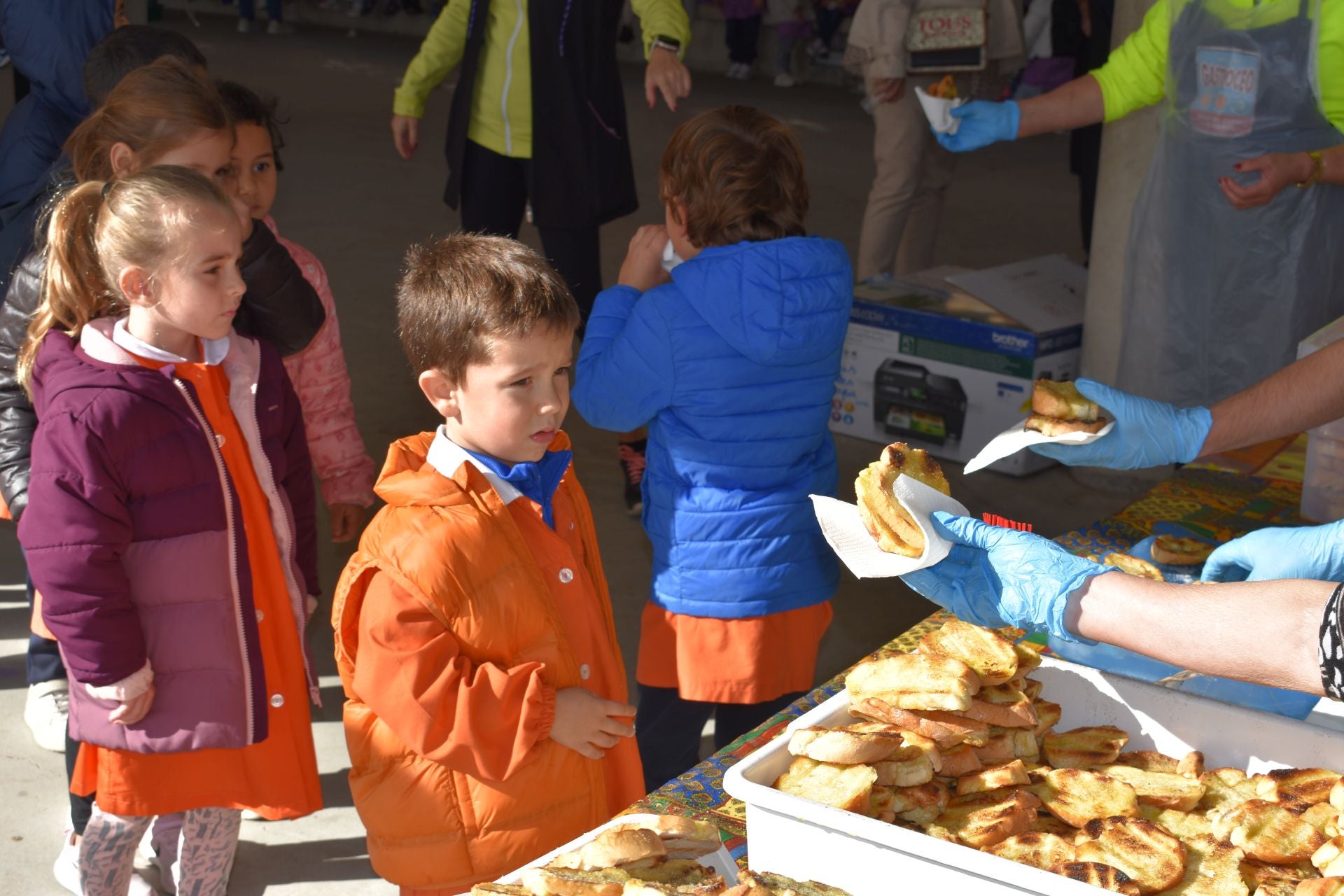 El CEO Villa de Autol reparte 3.000 &#039;pringadas&#039;