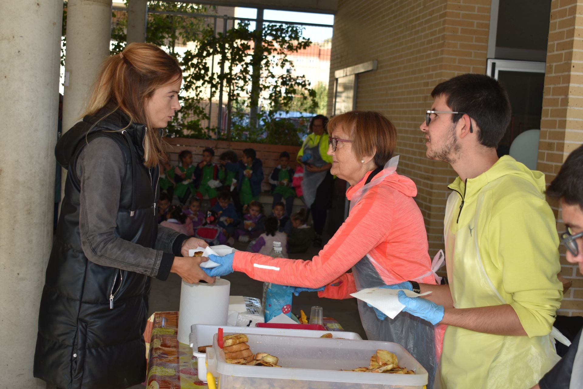 El CEO Villa de Autol reparte 3.000 &#039;pringadas&#039;