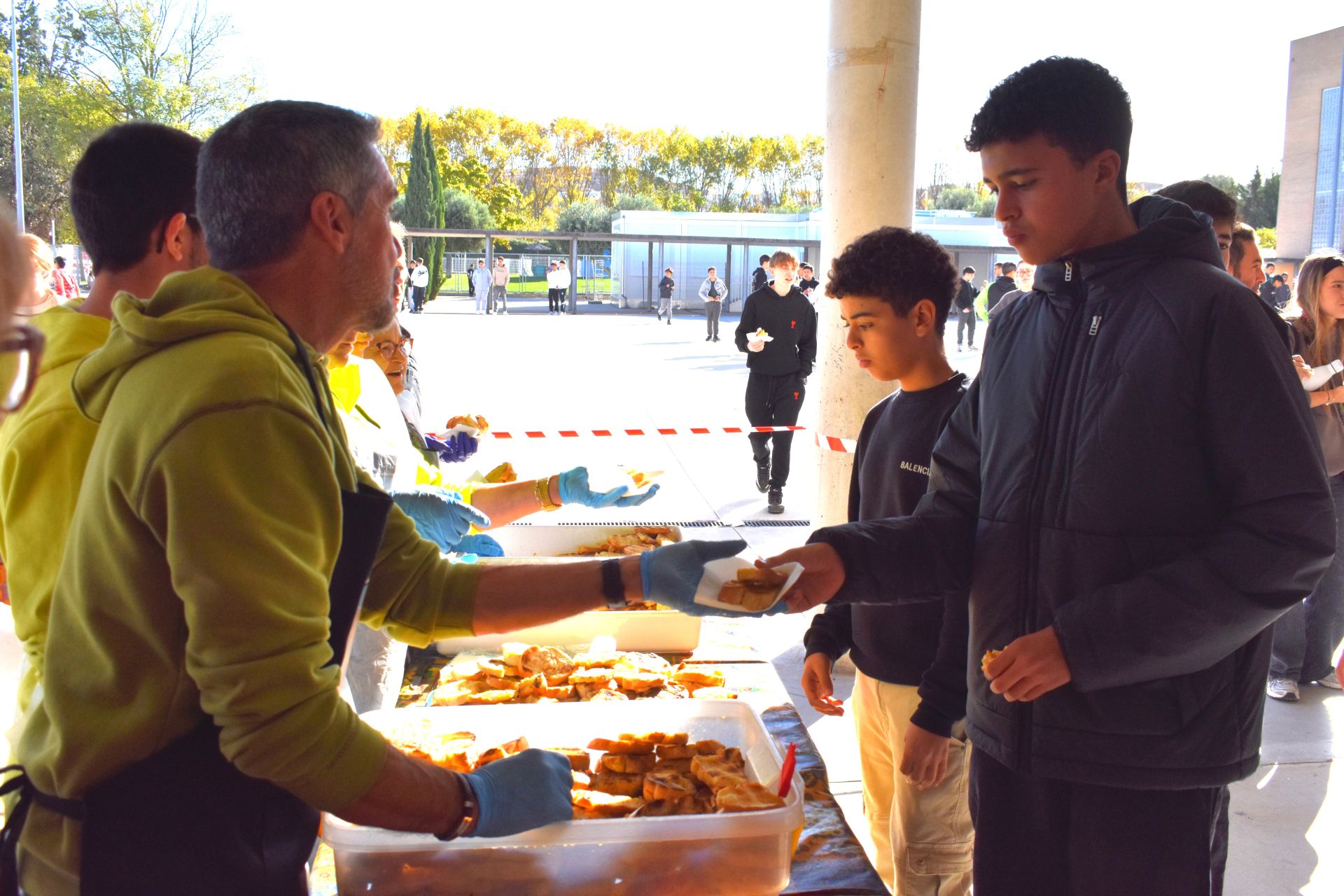 El CEO Villa de Autol reparte 3.000 &#039;pringadas&#039;