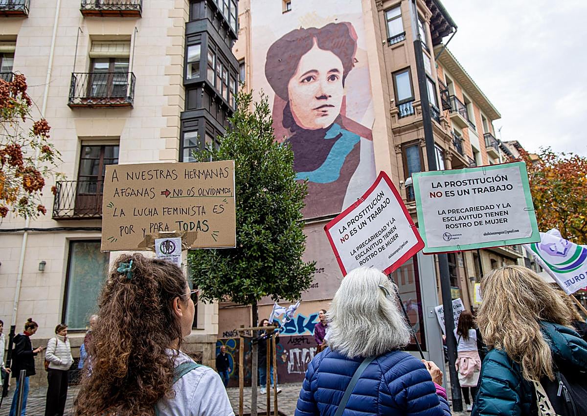 Imagen secundaria 1 - La plataforma estatal &#039;La fuerza de las mujeres&#039; se manifiesta en Logroño contra la violencia institucional