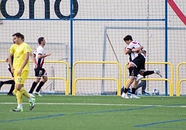 El Varea celebra un gol.