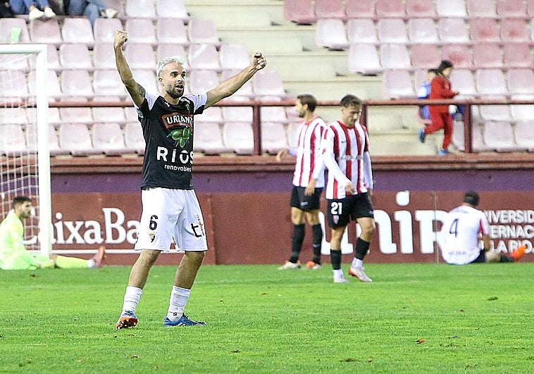 Alonso celebra el primer gol del Tudelano en Las Gaunas.