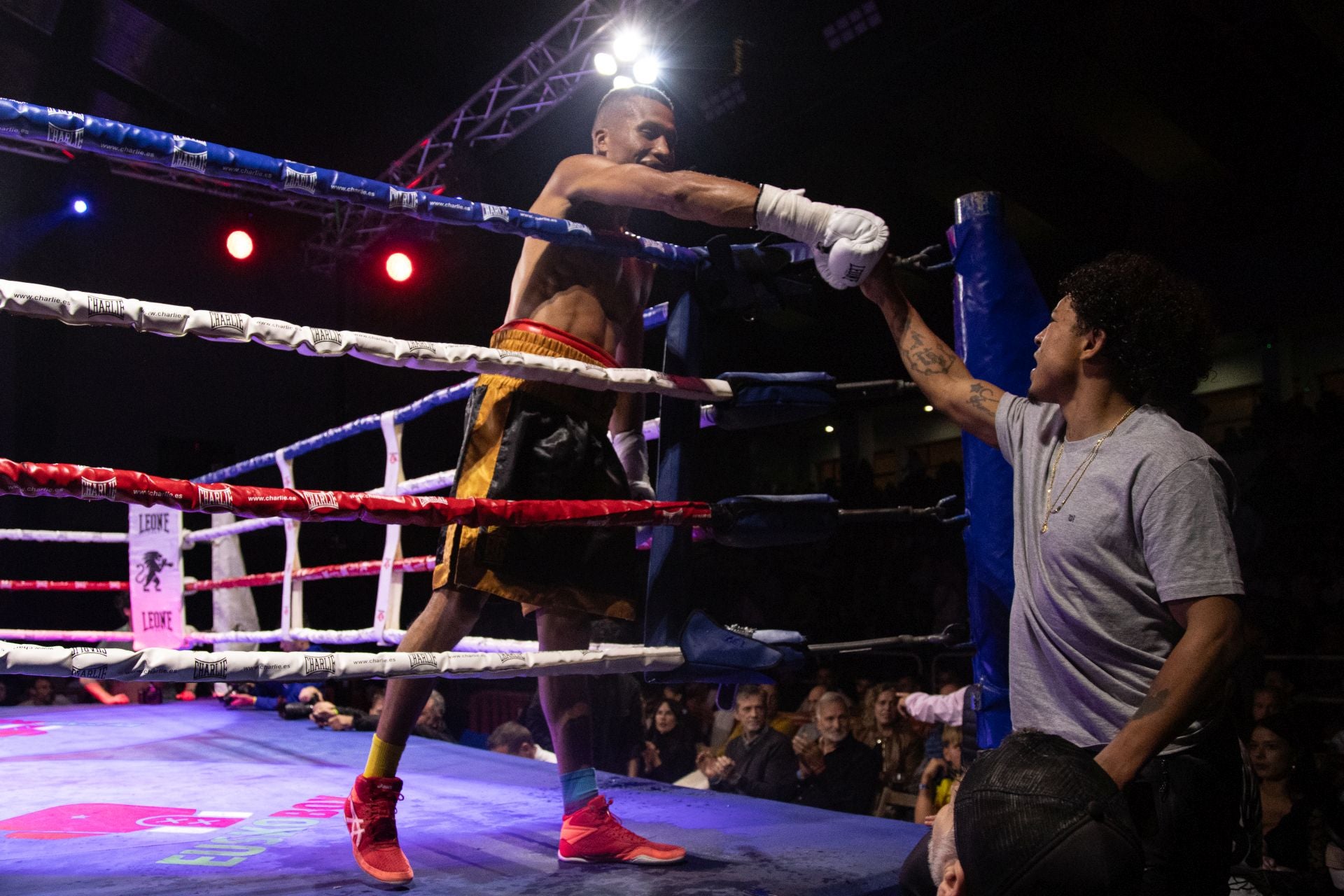 Las imágenes del combate de Gazi Kalidov