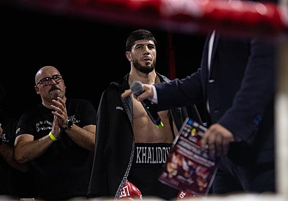 Gazi Khalidov antes de saltar al ring para proclamarse campeón de España de semipesado.