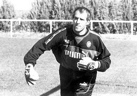 José Manuel Ochotorena, en la temporada 1994-95 con la camiseta del Logroñés.