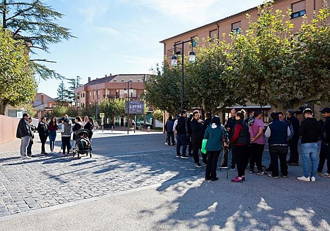 Concentración en Navarrete para iniciar la búsqueda de Natalio Amador.