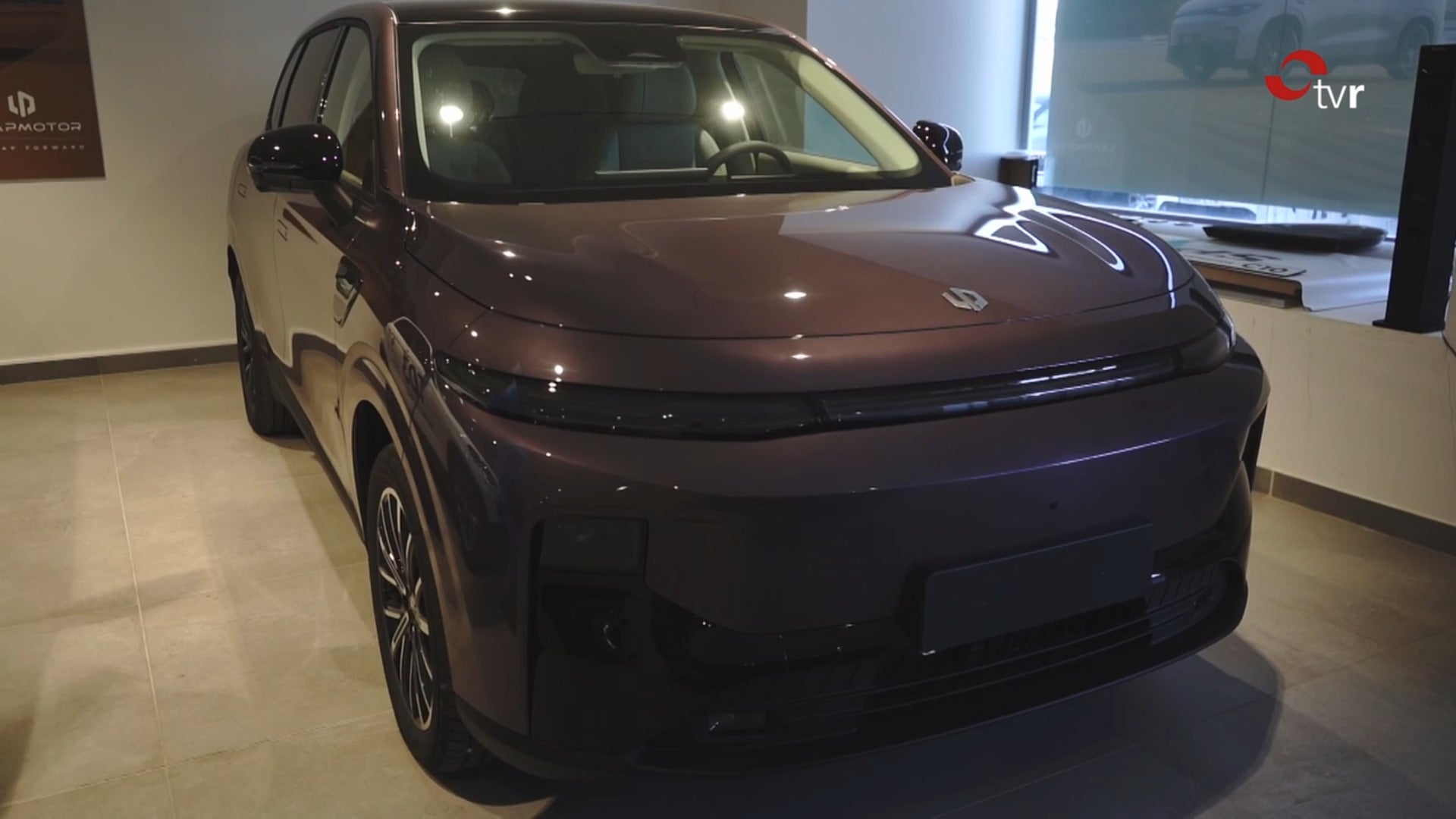 El diseño chino y la sofisticación francesa se dan la mano en el B10 de Leap motor